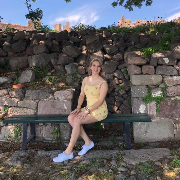 Meet your Posher, Ava - Picture 1 of 1